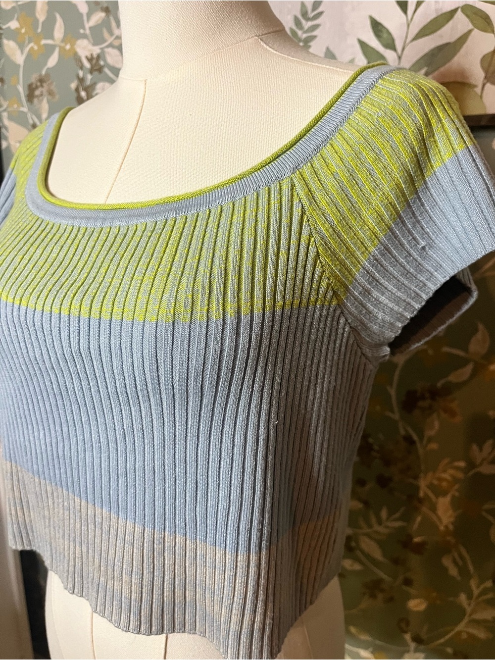 Daily Practice Ribbed Knit Cropped Top Large - Picture 3 of 5